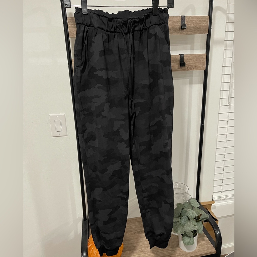 Lululemon High-Rise Joggers Heritage 365 Camo Athleisure Workout
